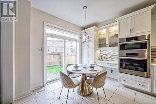 211 Sixteen Mile Drive, Oakville, ON - Indoor Photo Showing Dining Room