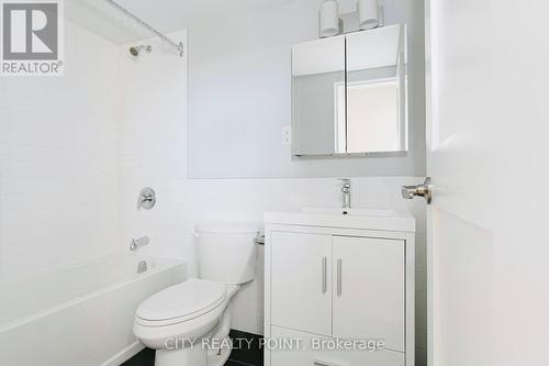 404 - 490 Eglinton Street E, Toronto, ON - Indoor Photo Showing Bathroom