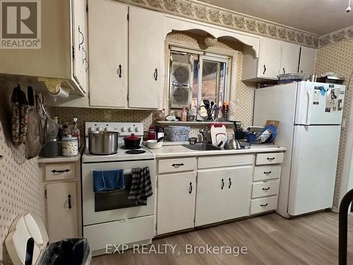 33 John Street, Chatham-Kent, ON - Indoor Photo Showing Kitchen