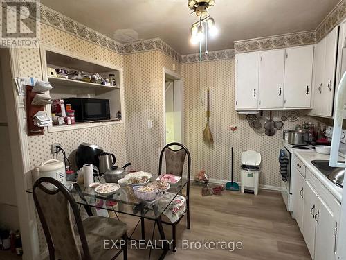 33 John Street, Chatham-Kent, ON - Indoor Photo Showing Kitchen