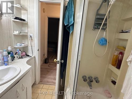 33 John Street, Chatham-Kent, ON - Indoor Photo Showing Bathroom