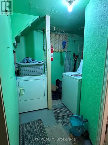 33 John Street, Chatham-Kent, ON - Indoor Photo Showing Laundry Room