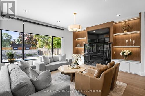 1340 Northaven Drive, Mississauga, ON - Indoor Photo Showing Living Room