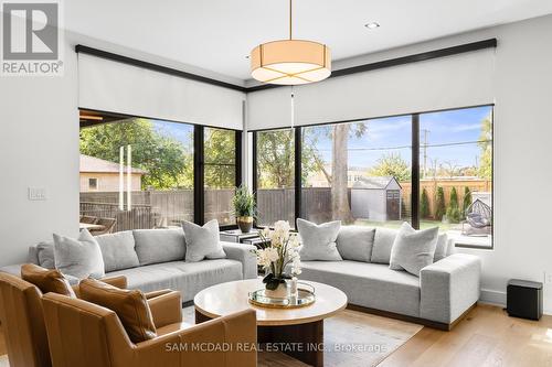 1340 Northaven Drive, Mississauga, ON - Indoor Photo Showing Living Room