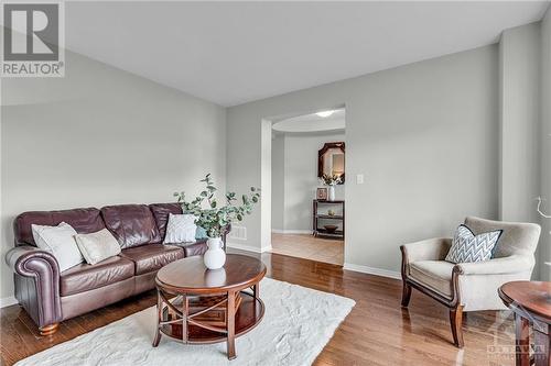 367 Andalusian Crescent, Ottawa, ON - Indoor Photo Showing Living Room