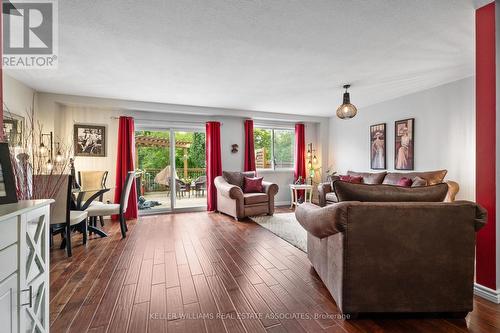 4363 Beverley Crescent, Lincoln, ON - Indoor Photo Showing Living Room