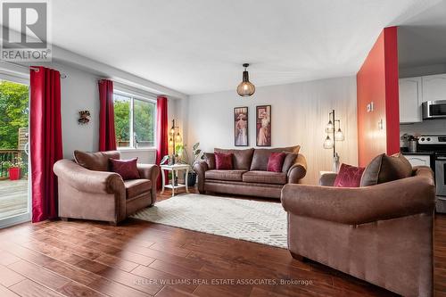 4363 Beverley Crescent, Lincoln, ON - Indoor Photo Showing Living Room