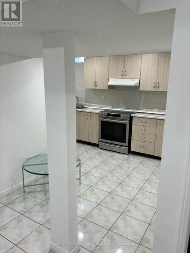 2 Bute Court, Vaughan, ON - Indoor Photo Showing Kitchen