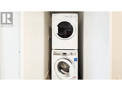 655 Academy Way Unit# 216, Kelowna, BC - Indoor Photo Showing Laundry Room