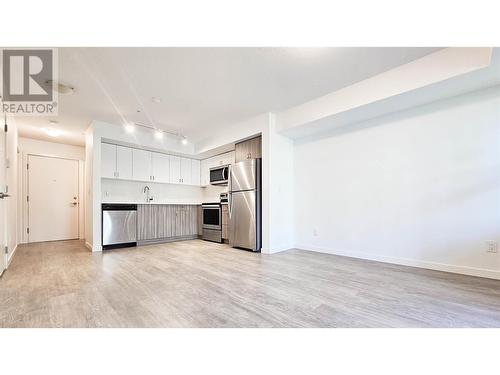 655 Academy Way Unit# 216, Kelowna, BC - Indoor Photo Showing Kitchen