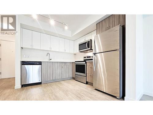 655 Academy Way Unit# 216, Kelowna, BC - Indoor Photo Showing Kitchen