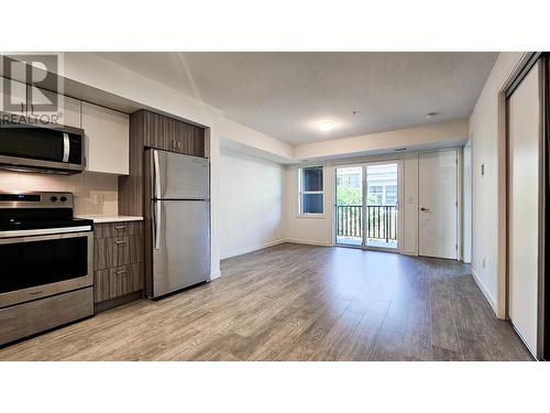 655 Academy Way Unit# 216, Kelowna, BC - Indoor Photo Showing Kitchen