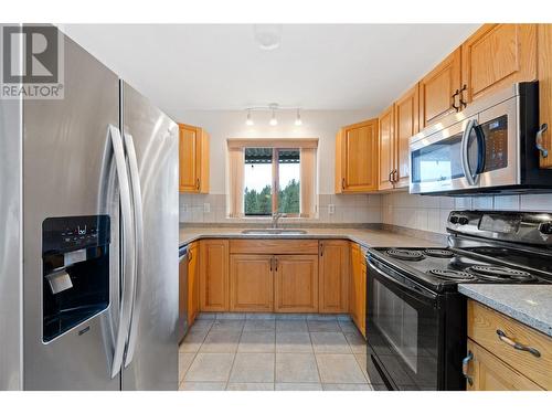 775 Cassiar Court, Kelowna, BC - Indoor Photo Showing Kitchen