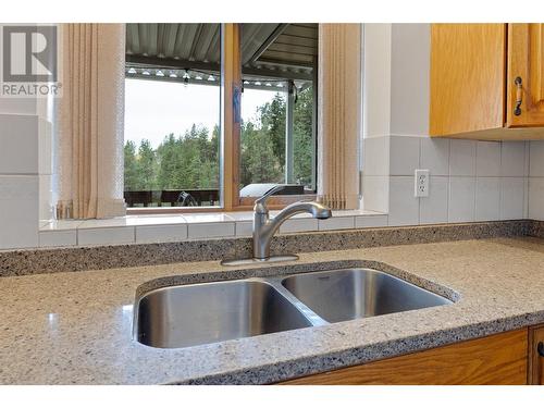 775 Cassiar Court, Kelowna, BC - Indoor Photo Showing Kitchen With Double Sink