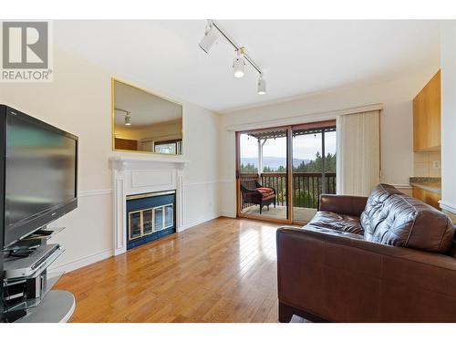 775 Cassiar Court, Kelowna, BC - Indoor Photo Showing Living Room With Fireplace