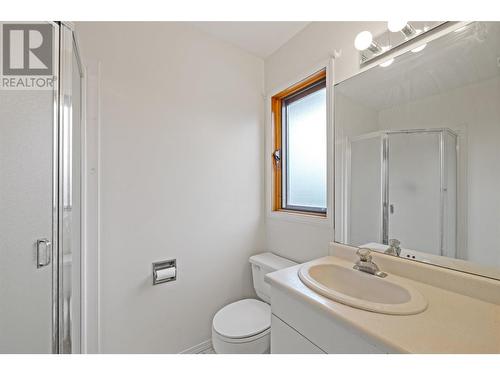 775 Cassiar Court, Kelowna, BC - Indoor Photo Showing Bathroom