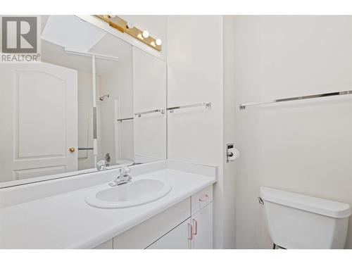 775 Cassiar Court, Kelowna, BC - Indoor Photo Showing Bathroom