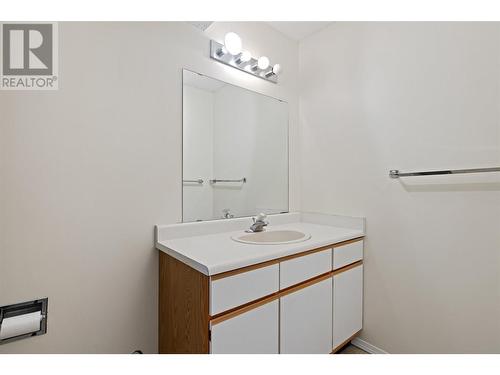 775 Cassiar Court, Kelowna, BC - Indoor Photo Showing Bathroom