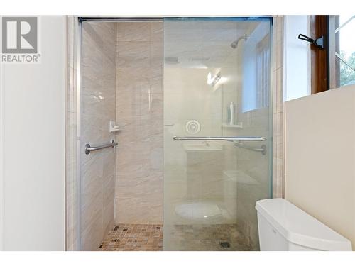 775 Cassiar Court, Kelowna, BC - Indoor Photo Showing Bathroom