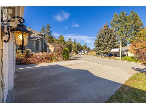 775 Cassiar Court, Kelowna, BC - Outdoor