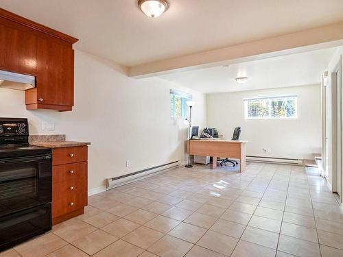 Family room - 135 Rue St-Jean, Saint-Calixte, QC - Indoor Photo Showing Kitchen