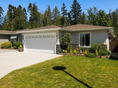 9-7586 Tetayut Rd, Central Saanich, BC 