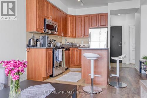 2108 - 223 Webb Drive, Mississauga, ON - Indoor Photo Showing Kitchen