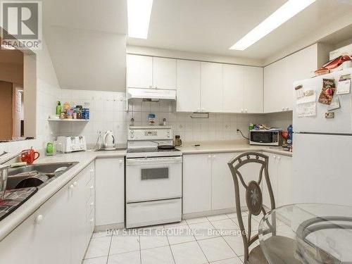 129 Rose Branch Drive, Richmond Hill, ON - Indoor Photo Showing Kitchen With Double Sink