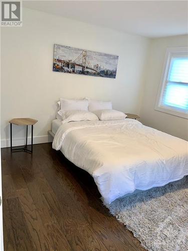 323 Montfort Street, Gloucester, ON - Indoor Photo Showing Bedroom