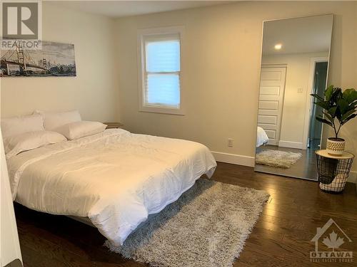 323 Montfort Street, Gloucester, ON - Indoor Photo Showing Bedroom