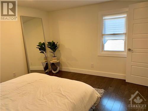 323 Montfort Street, Gloucester, ON - Indoor Photo Showing Bedroom