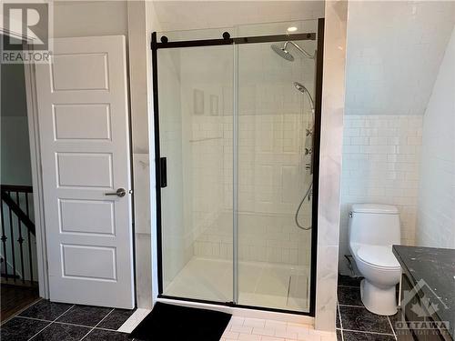 323 Montfort Street, Gloucester, ON - Indoor Photo Showing Bathroom