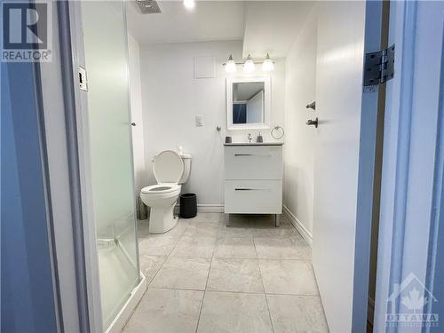 323 Montfort Street, Gloucester, ON - Indoor Photo Showing Bathroom