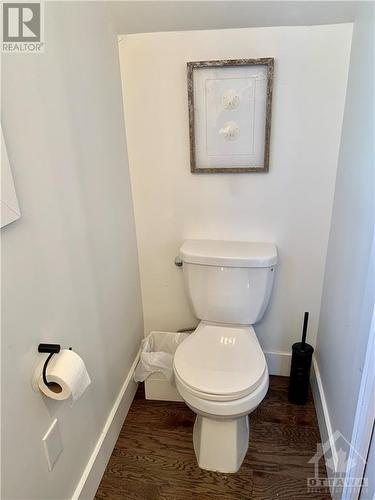 323 Montfort Street, Gloucester, ON - Indoor Photo Showing Bathroom