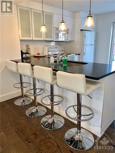 323 Montfort Street, Gloucester, ON - Indoor Photo Showing Dining Room