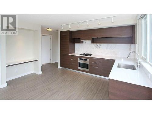 2304 570 Emerson Street, Coquitlam, BC - Indoor Photo Showing Kitchen