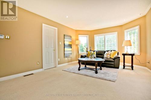 37 Heatherwood Crescent, Markham, ON - Indoor Photo Showing Living Room