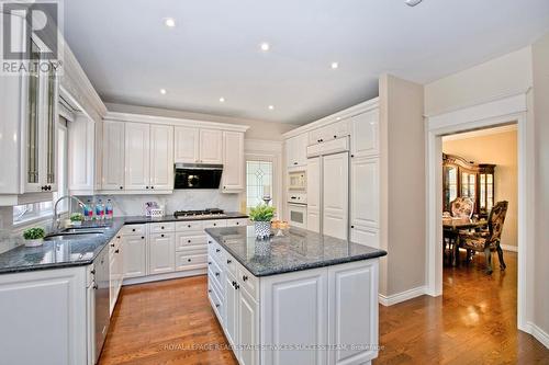 37 Heatherwood Crescent, Markham, ON - Indoor Photo Showing Kitchen