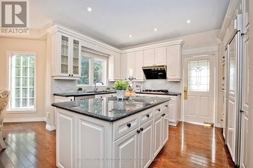 37 Heatherwood Crescent, Markham, ON - Indoor Photo Showing Kitchen With Upgraded Kitchen