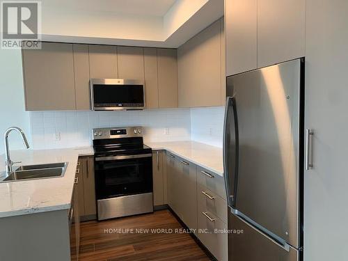 Ph27 - 101 Cathedral High Street, Markham, ON - Indoor Photo Showing Kitchen With Double Sink