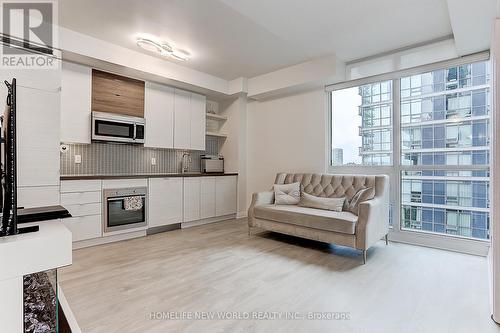 512 - 59 Annie Craig Drive, Toronto, ON - Indoor Photo Showing Kitchen