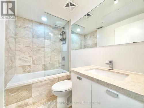 402 - 32 Davenport Road, Toronto, ON - Indoor Photo Showing Bathroom