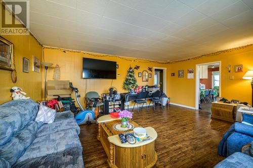 1236 20Th Avenue, Prince George, BC - Indoor Photo Showing Living Room