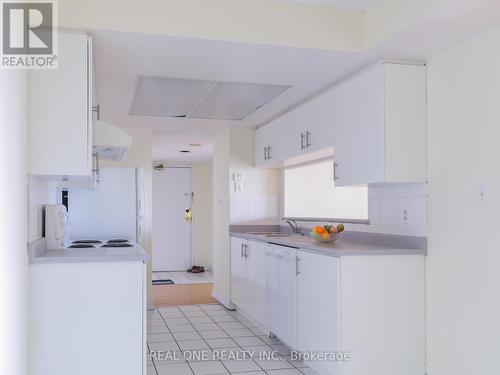 1714 - 80 Alton Towers Circle, Toronto, ON - Indoor Photo Showing Kitchen