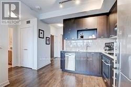 3320 - 275 Village Green Square N, Toronto, ON - Indoor Photo Showing Kitchen