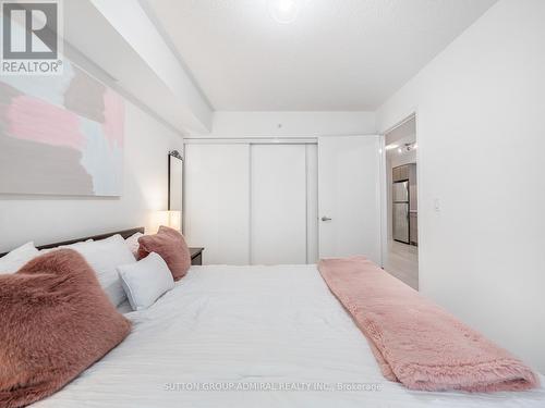 B228 - 1119 Cooke Boulevard, Burlington, ON - Indoor Photo Showing Bedroom