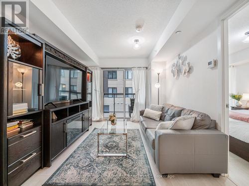 B228 - 1119 Cooke Boulevard, Burlington, ON - Indoor Photo Showing Living Room