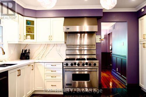 1004 Caldwell Avenue, Mississauga, ON - Indoor Photo Showing Kitchen With Double Sink With Upgraded Kitchen