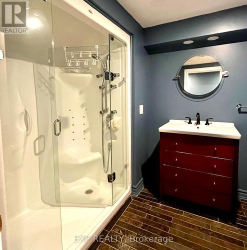 1004 Caldwell Avenue, Mississauga, ON - Indoor Photo Showing Bathroom