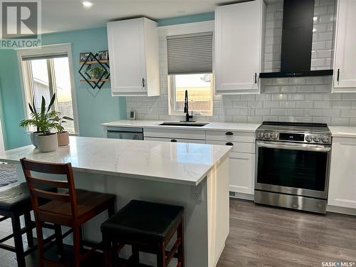 1323 Spadina Street, Moose Jaw, SK - Indoor Photo Showing Kitchen With Stainless Steel Kitchen With Upgraded Kitchen